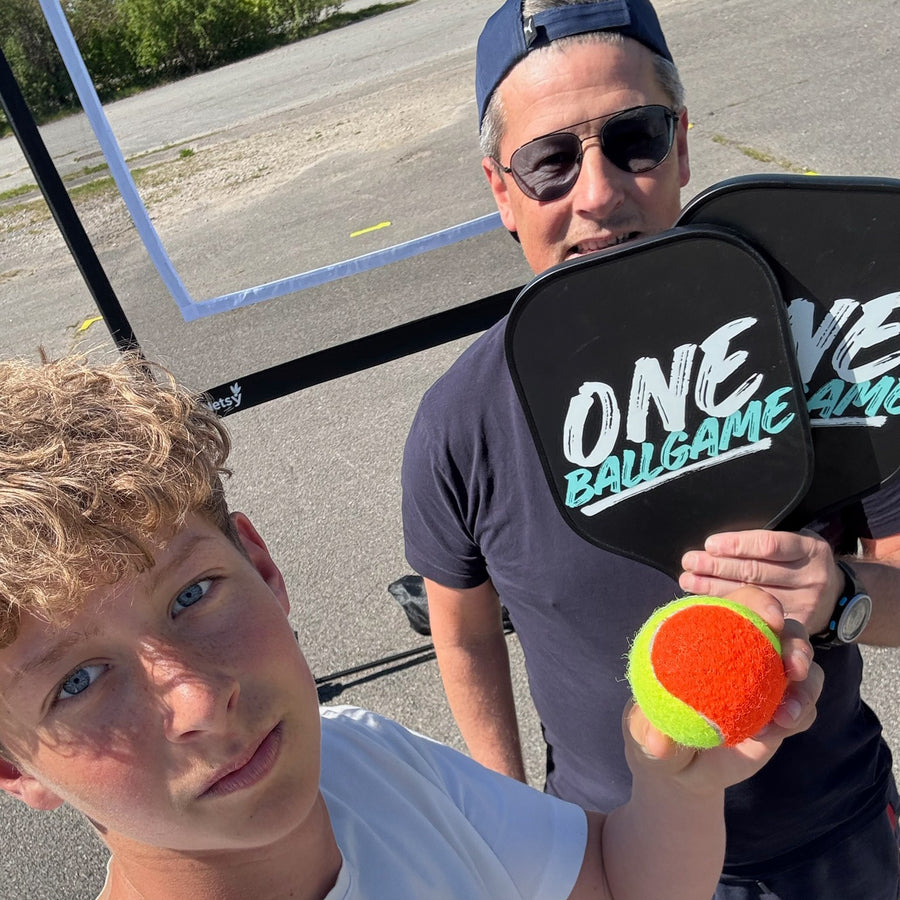 One Ballgame spilles gennem det hvide net